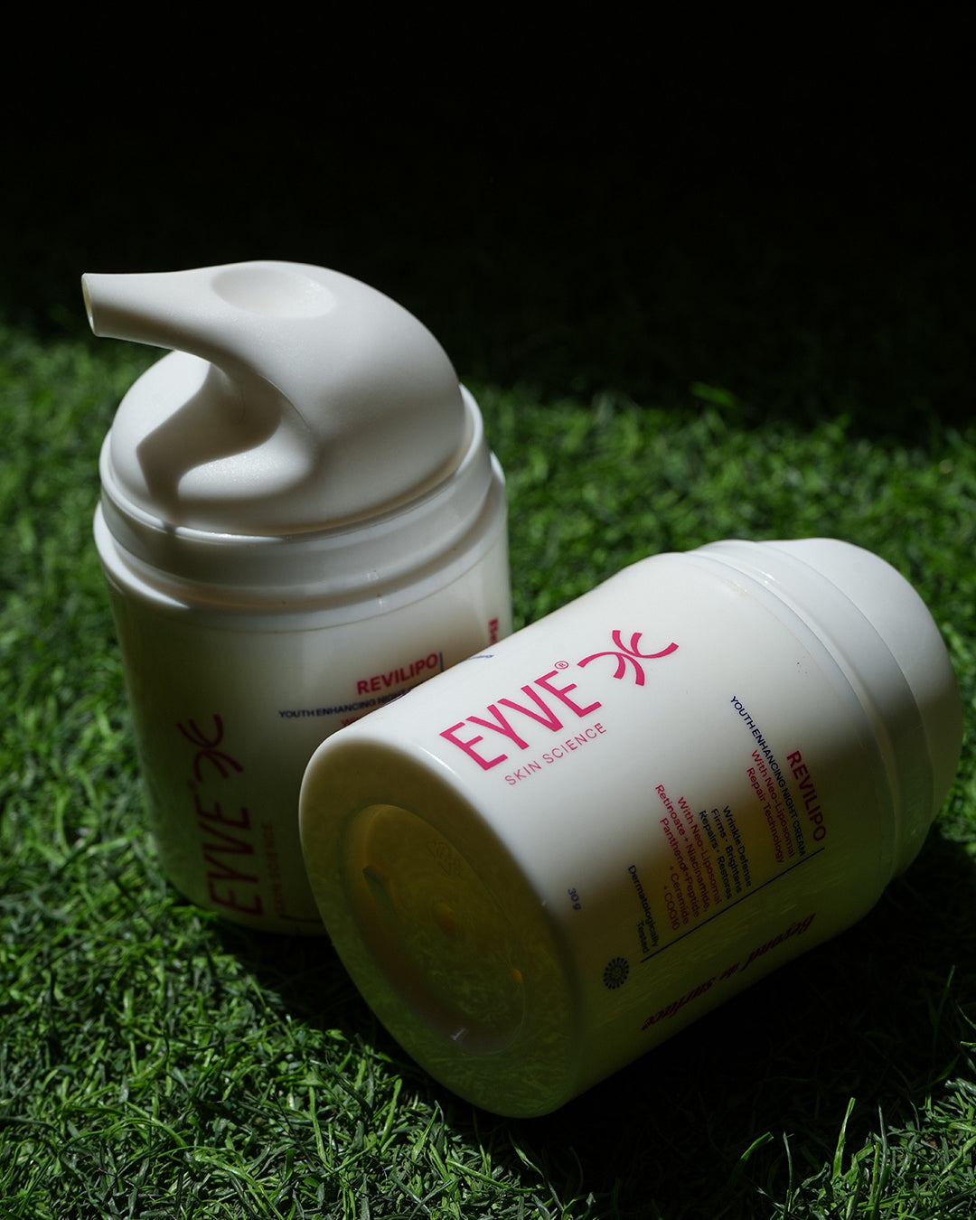 eyve hydrasyn cleanser model image